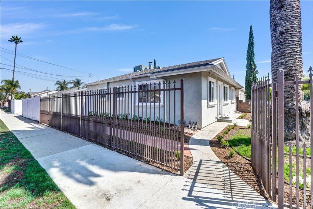 Property Photo:  6556 Teesdale Avenue  CA 91606 