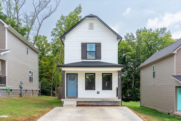 Property Photo: 925 Oak Ln TN 37040