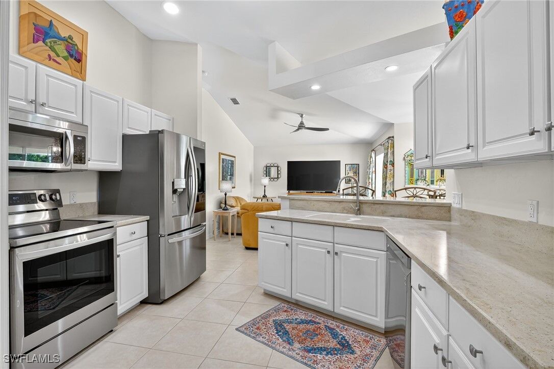 Property Photo: 5 Tahiti Road FL 34145