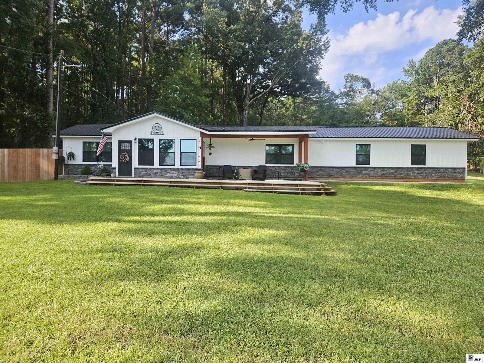 Property Photo: 696 Harmon Loop LA 71040