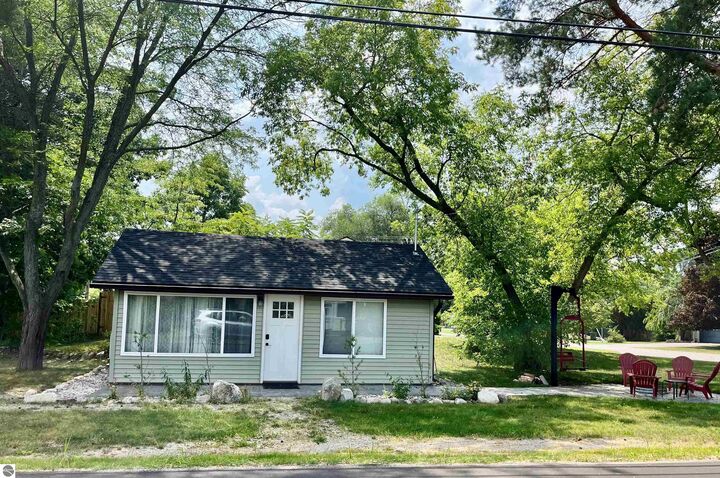 402 E Broad Street  Bellaire MI 49615 photo