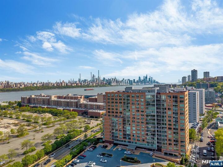 Property Photo:  612 Hudson Park 612  NJ 07020 