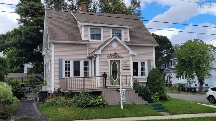 31 Royal Avenue — photo 1