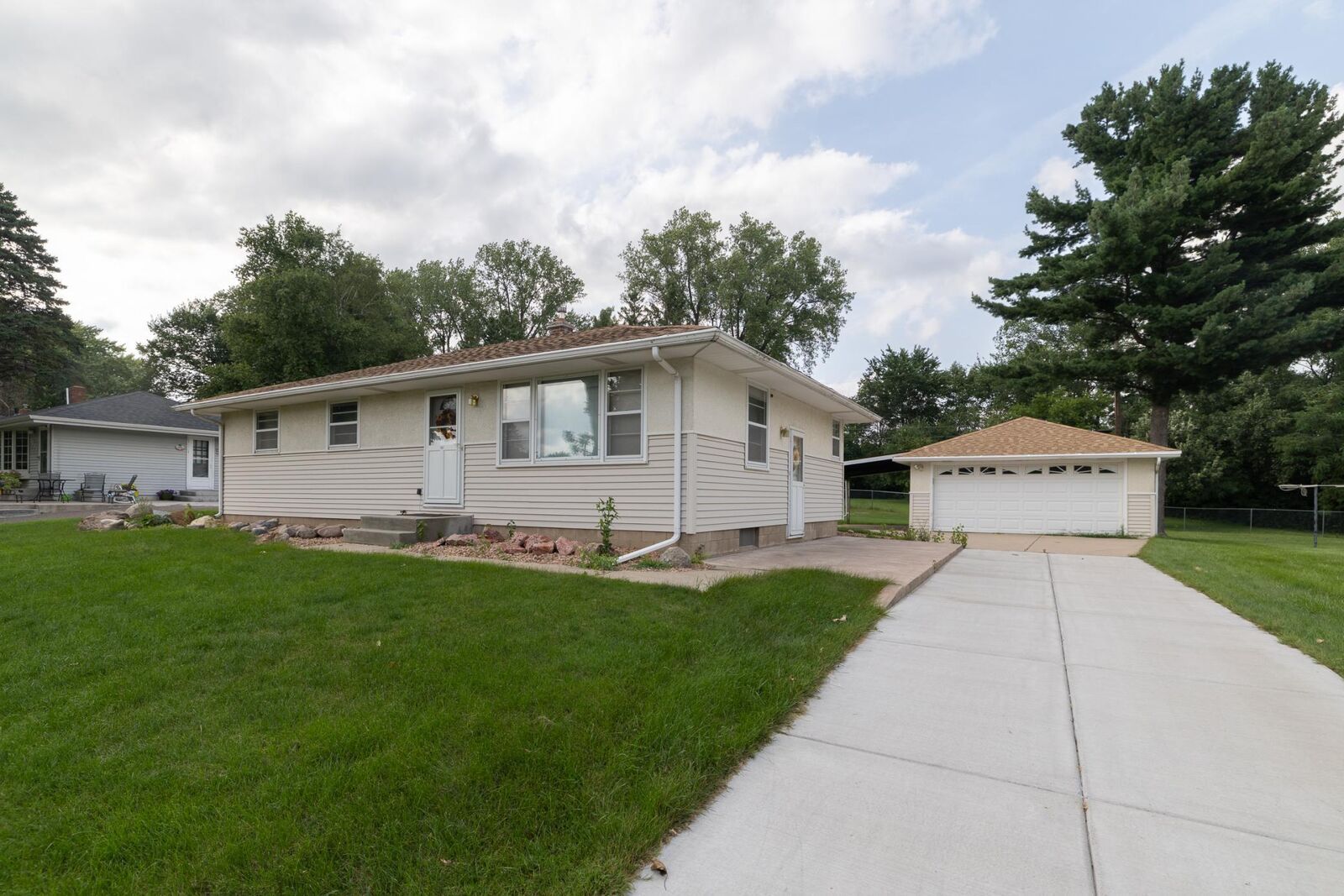 Property Photo:  1687 Rosewood Avenue N  MN 55109 