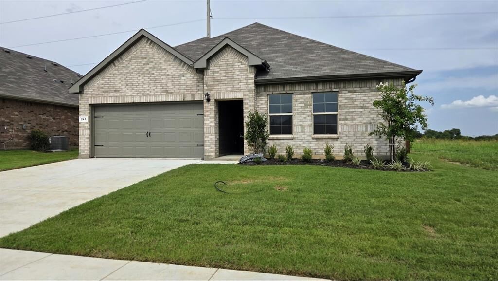 Property Photo:  240 Kinley Street  TX 76050 