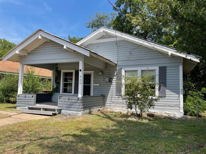 Property Photo:  939 SE 12th Street  TX 75460 