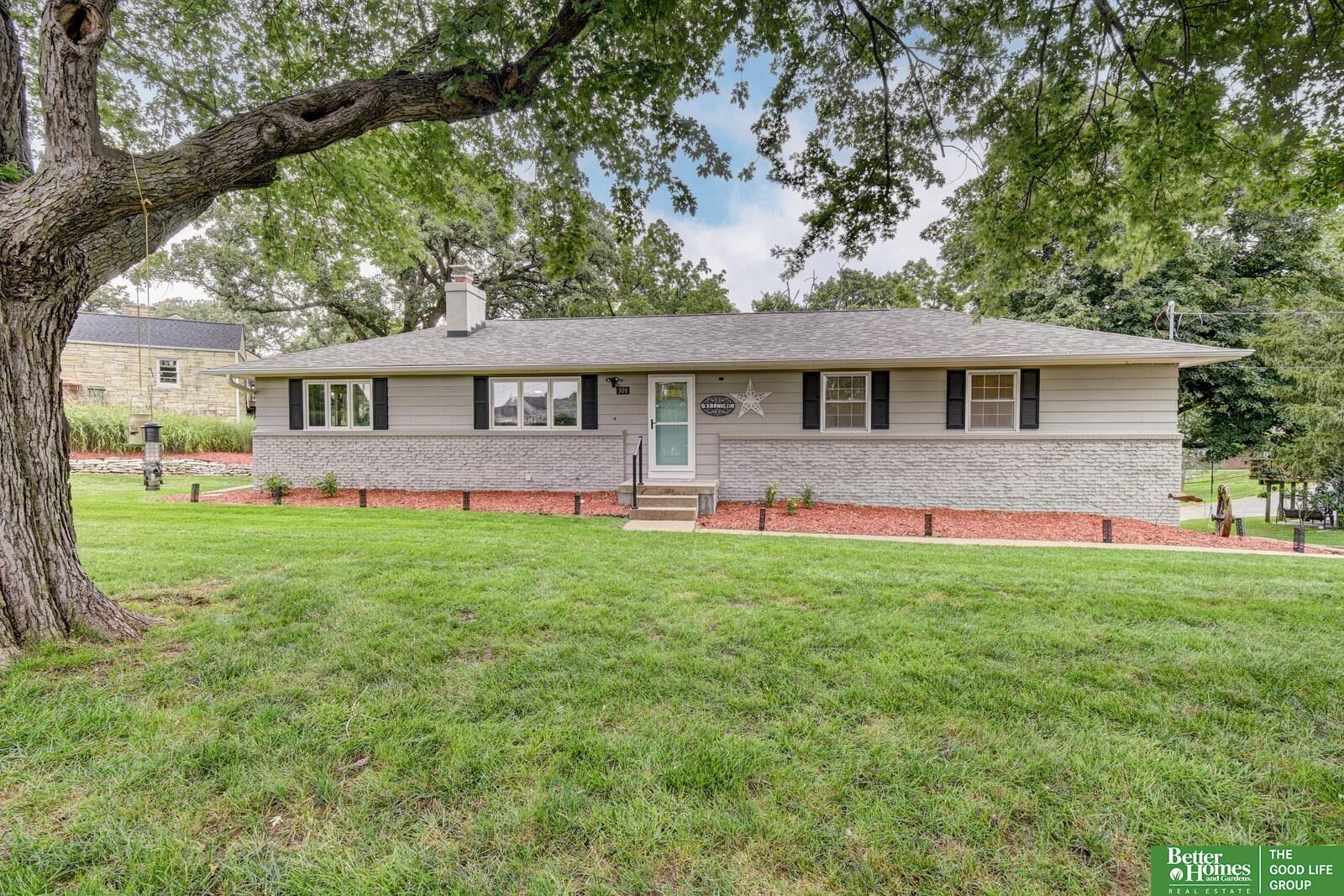 Property Photo:  309 Bellevue Boulevard  NE 68005-9999 