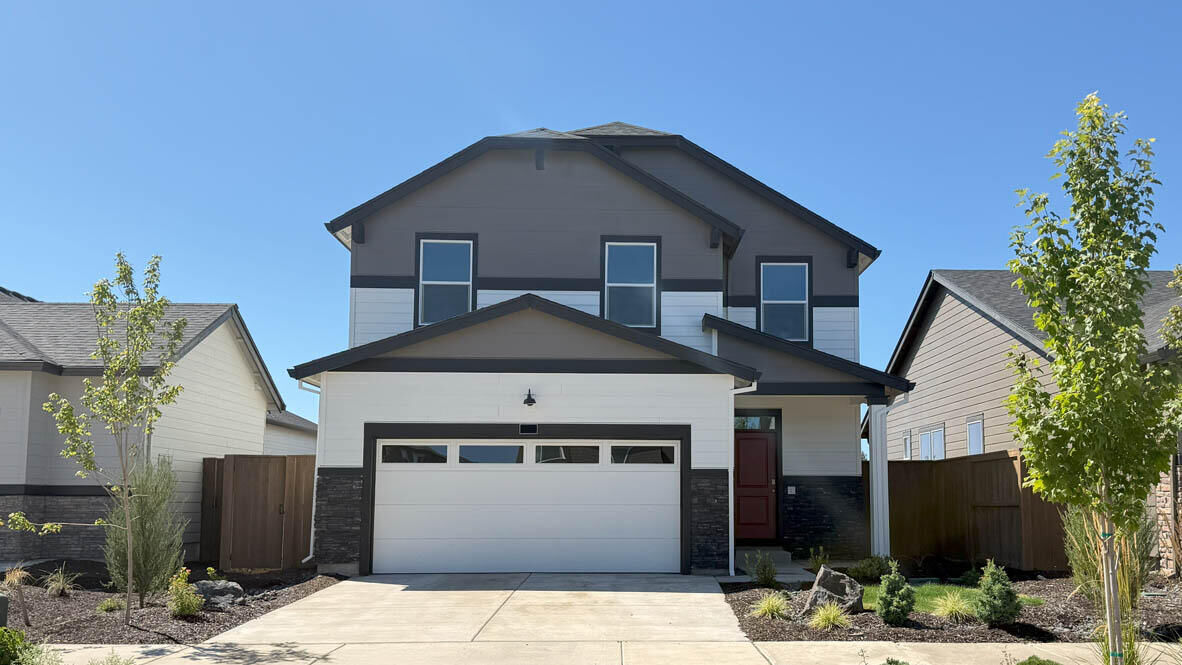 Property Photo: 21636 SE Fuji Drive OR 97702