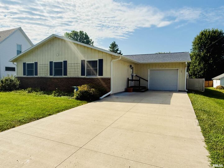 Property Photo: 406 E Newman Street IL 61448