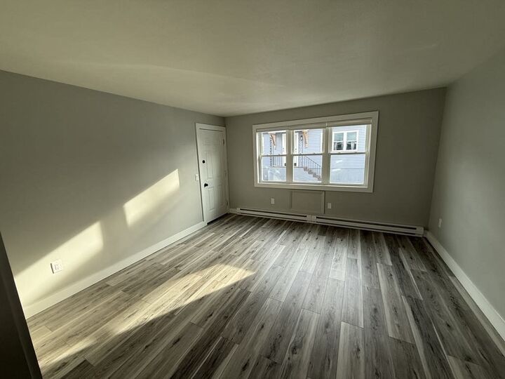 Property Photo: 12 Hunnewell Rd 2R MA 01606