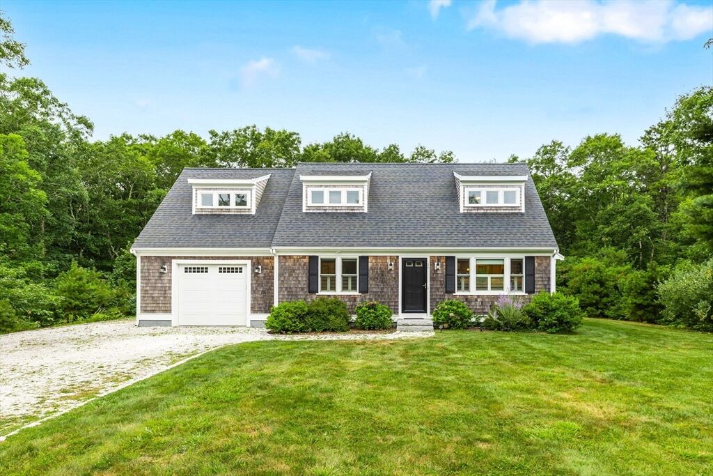 Property Photo: 10 Camelot Ct MA 02556
