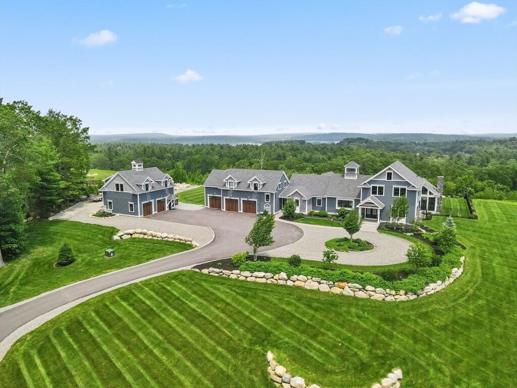 Property Photo: 17 Chestnut Lane MA 01460