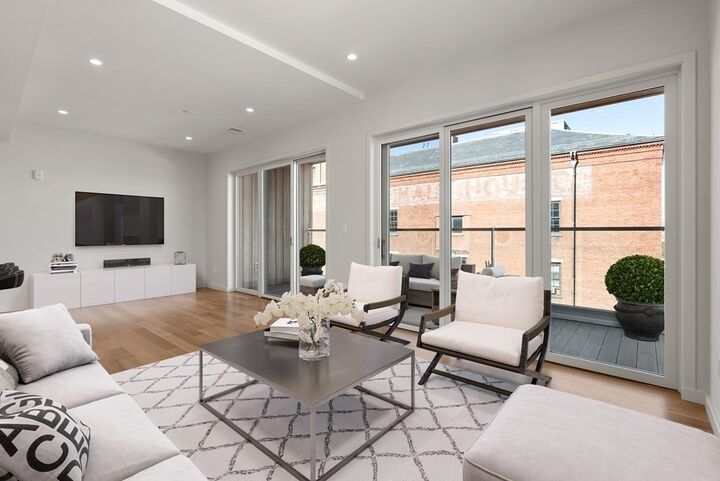 Property Photo:  537 E 2nd St 101  MA 02127 