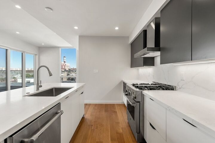Property Photo:  537 E 2nd St 101  MA 02127 
