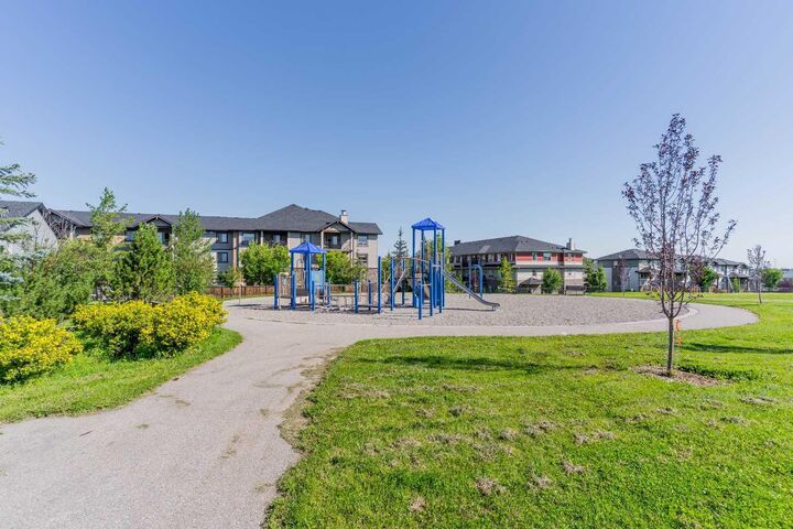 Photo de la propriété: 52 Panatella Villas NW AB T3K 0G6