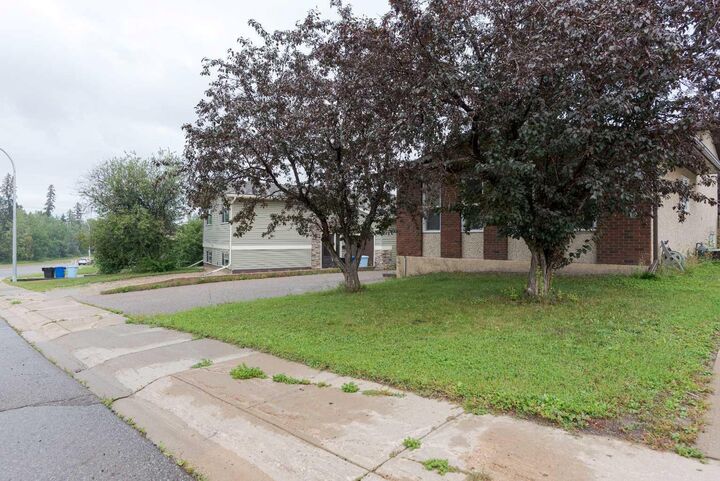 Property Photo:  1069 Timberline Drive  AB T9K 1T9 