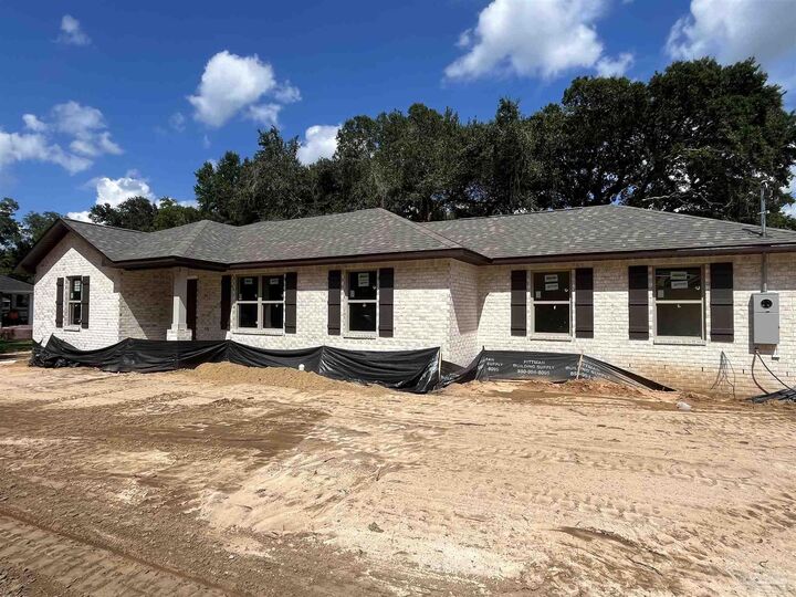 Property Photo: 4858 Lamar Dr FL 32571