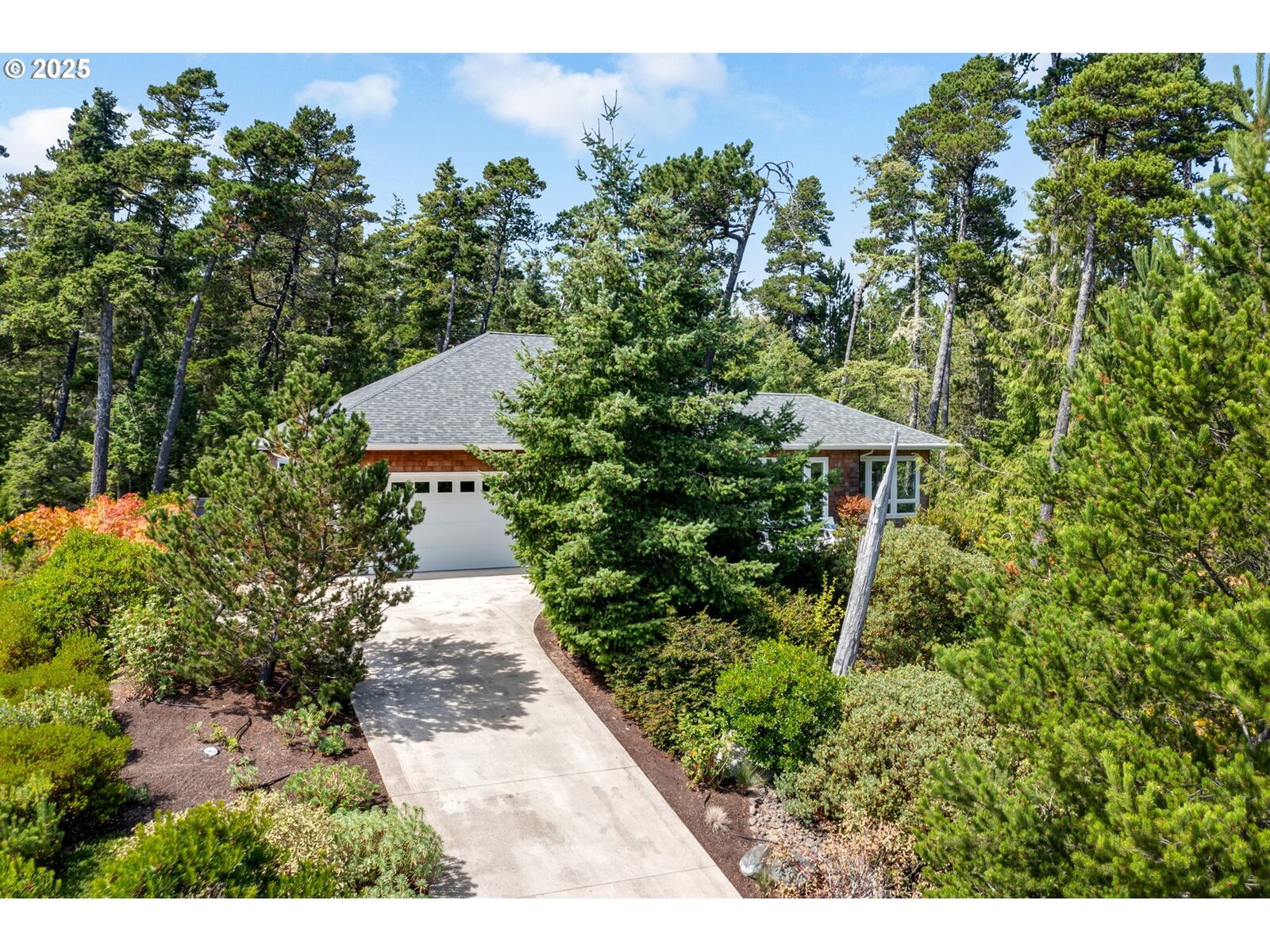 Property Photo:  10190 Pine Ridge Dr  OR 97130 