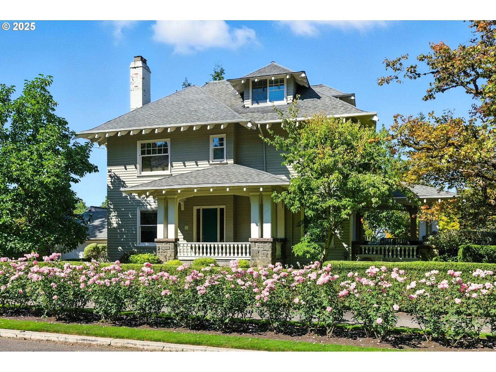 Property Photo:  2233 SW 18th Ave  OR 97201 