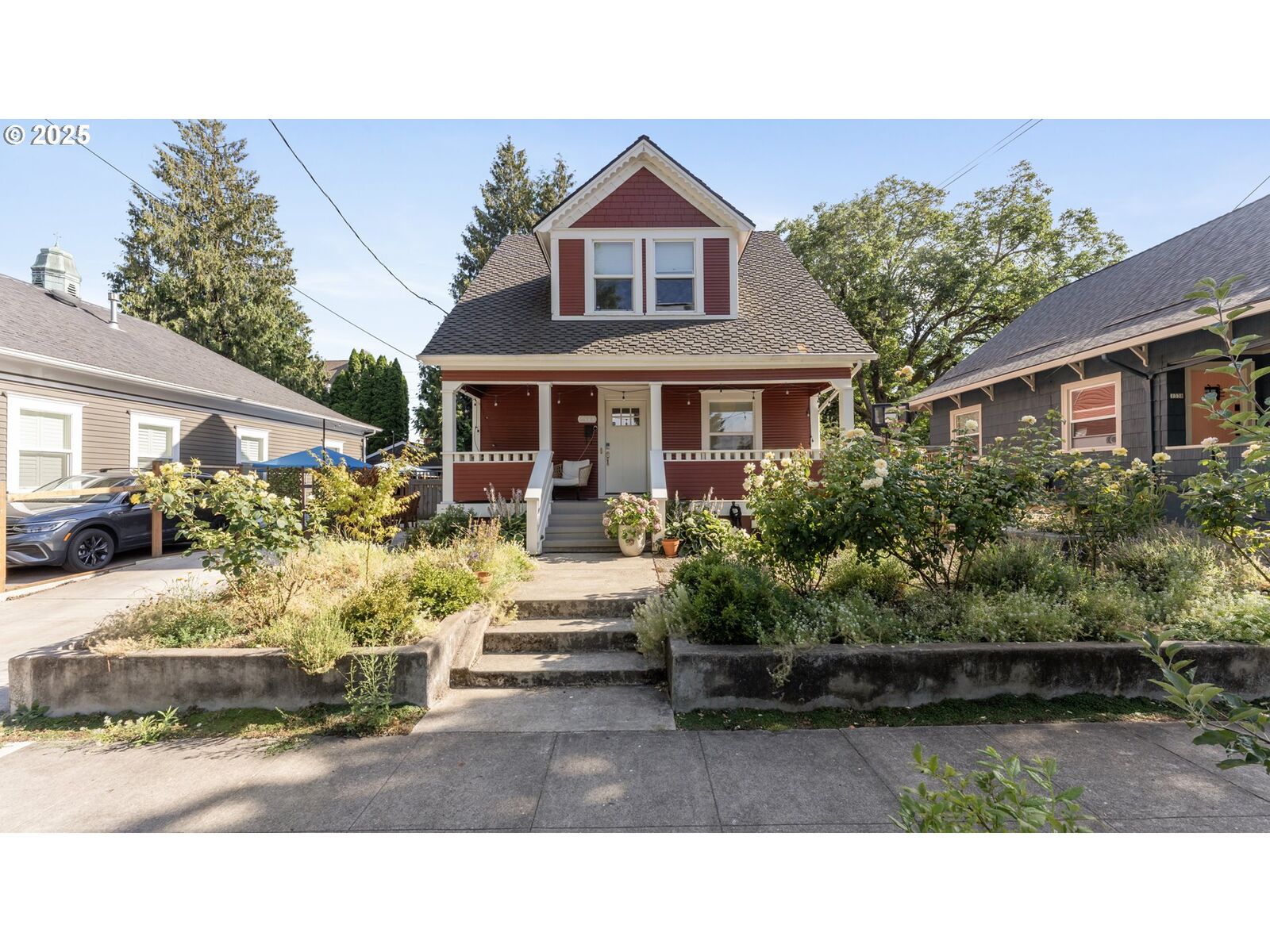 Property Photo:  1344 SE Miller St  OR 97202 