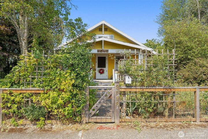 Property Photo:  3618 S Charlestown Street  WA 98144 