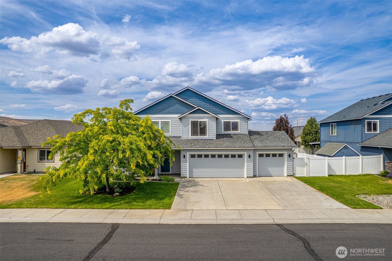 Property Photo: 807 5th Avenue NE WA 98823