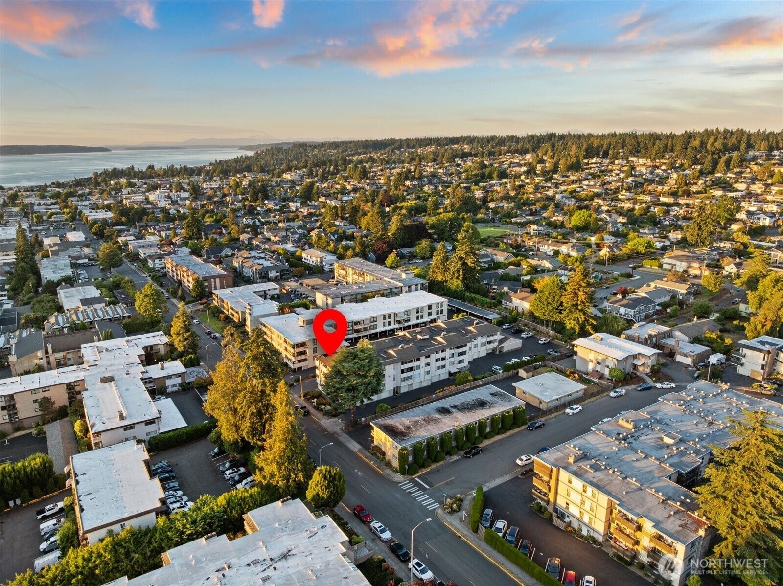 Property Photo:  1113  5th Avenue S 201  WA 98020 