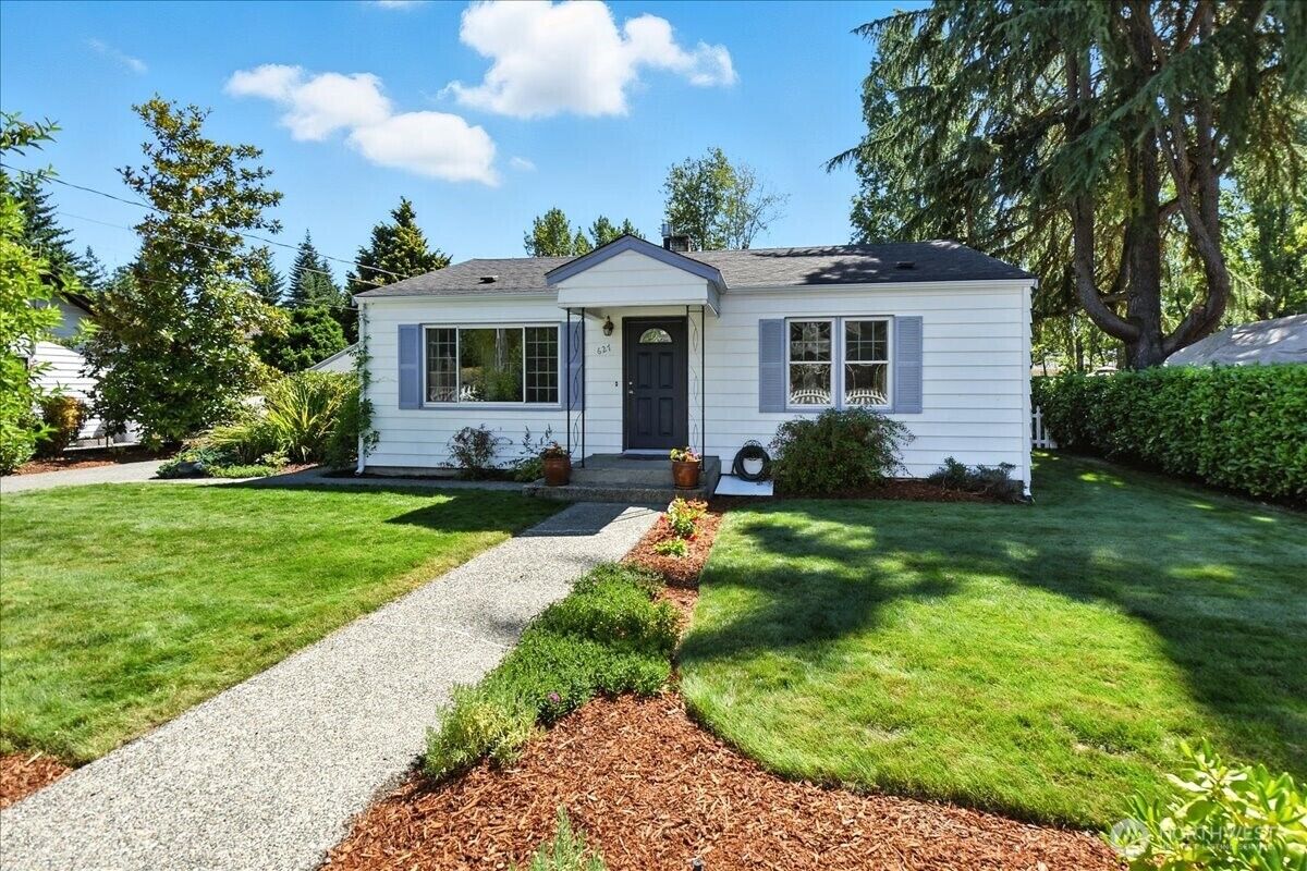 Property Photo:  627 SW 141st Street  WA 98166 