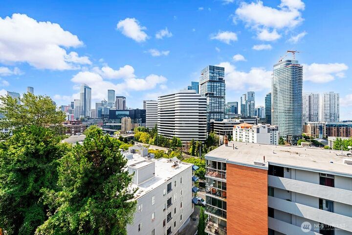 Property Photo: 1805 Bellevue Avenue 503 WA 98122