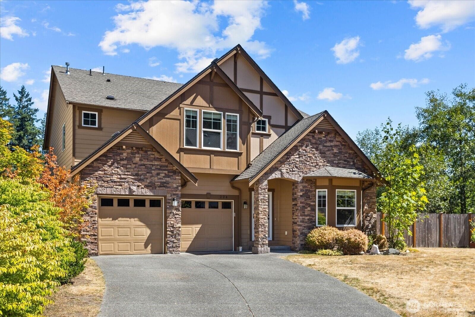 Property Photo:  224  147th Place SE  WA 98087 