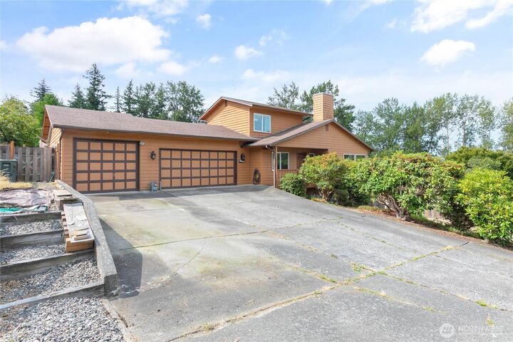 Property Photo:  3104 E Maryland Street  WA 98226 