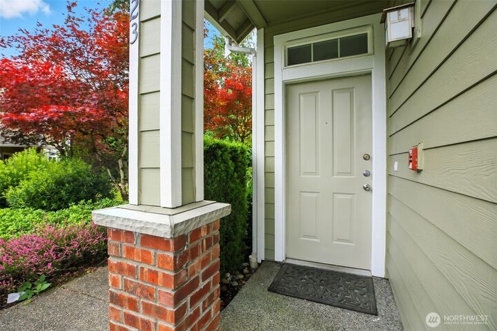 Property Photo:  723  241st Lane SE  WA 98074 