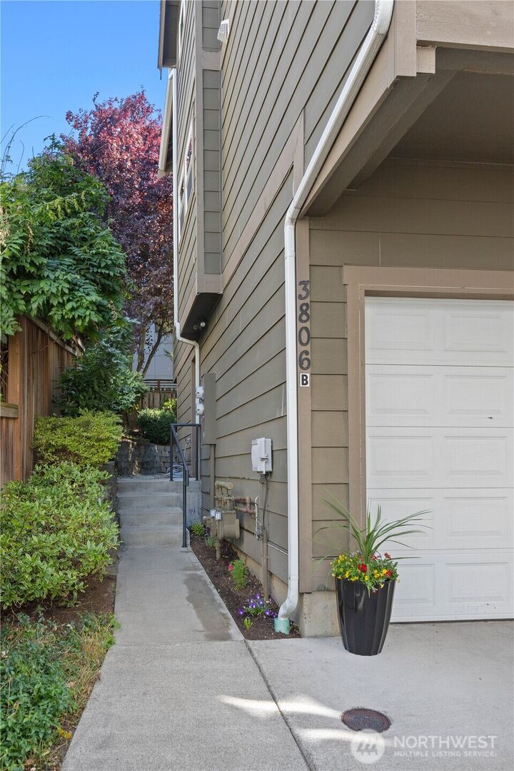 Property Photo: 3806 Interlake Avenue N B WA 98103