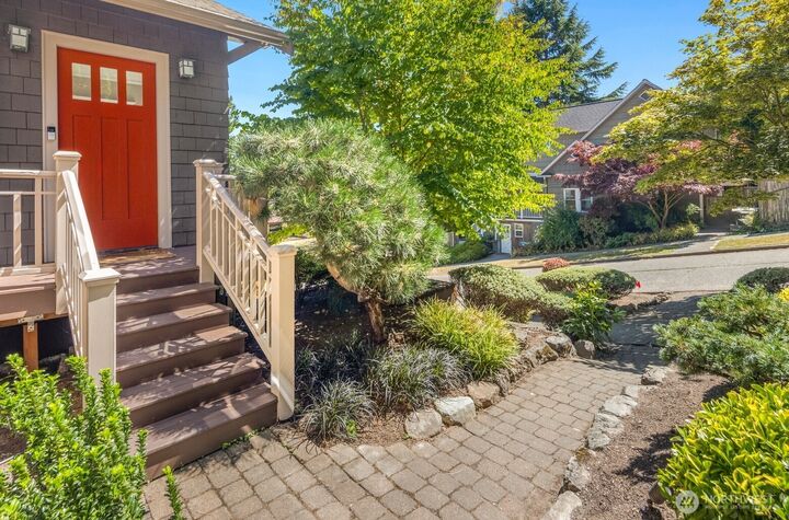 Property Photo:  2614 E Roy Street  WA 98112 