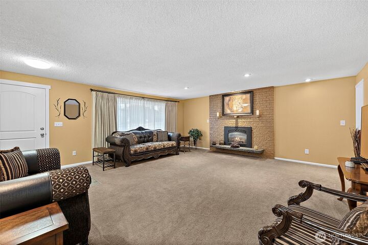 Property Photo: 2727 108th E WA 98372