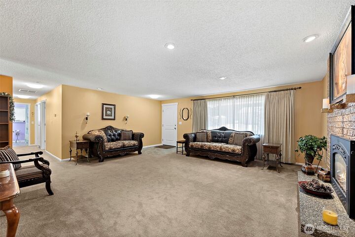 Property Photo: 2727 108th E WA 98372