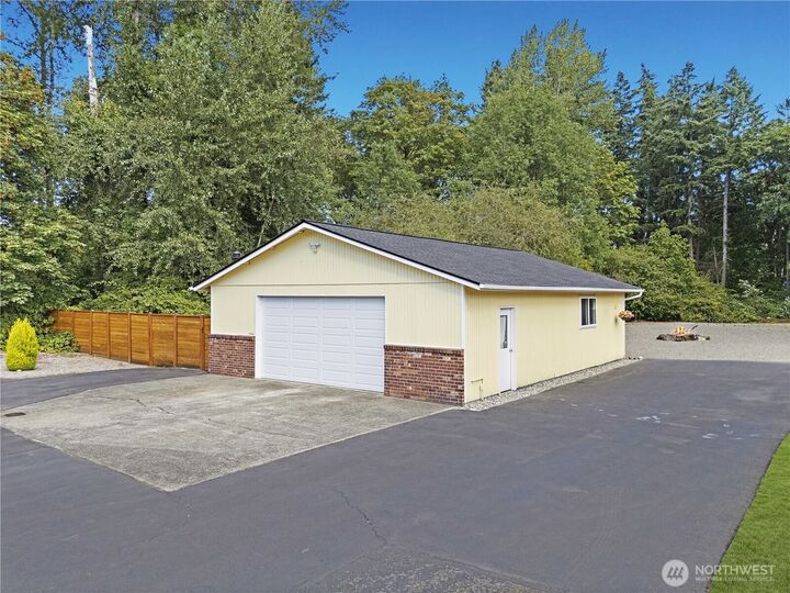 Property Photo: 2727 108th E WA 98372