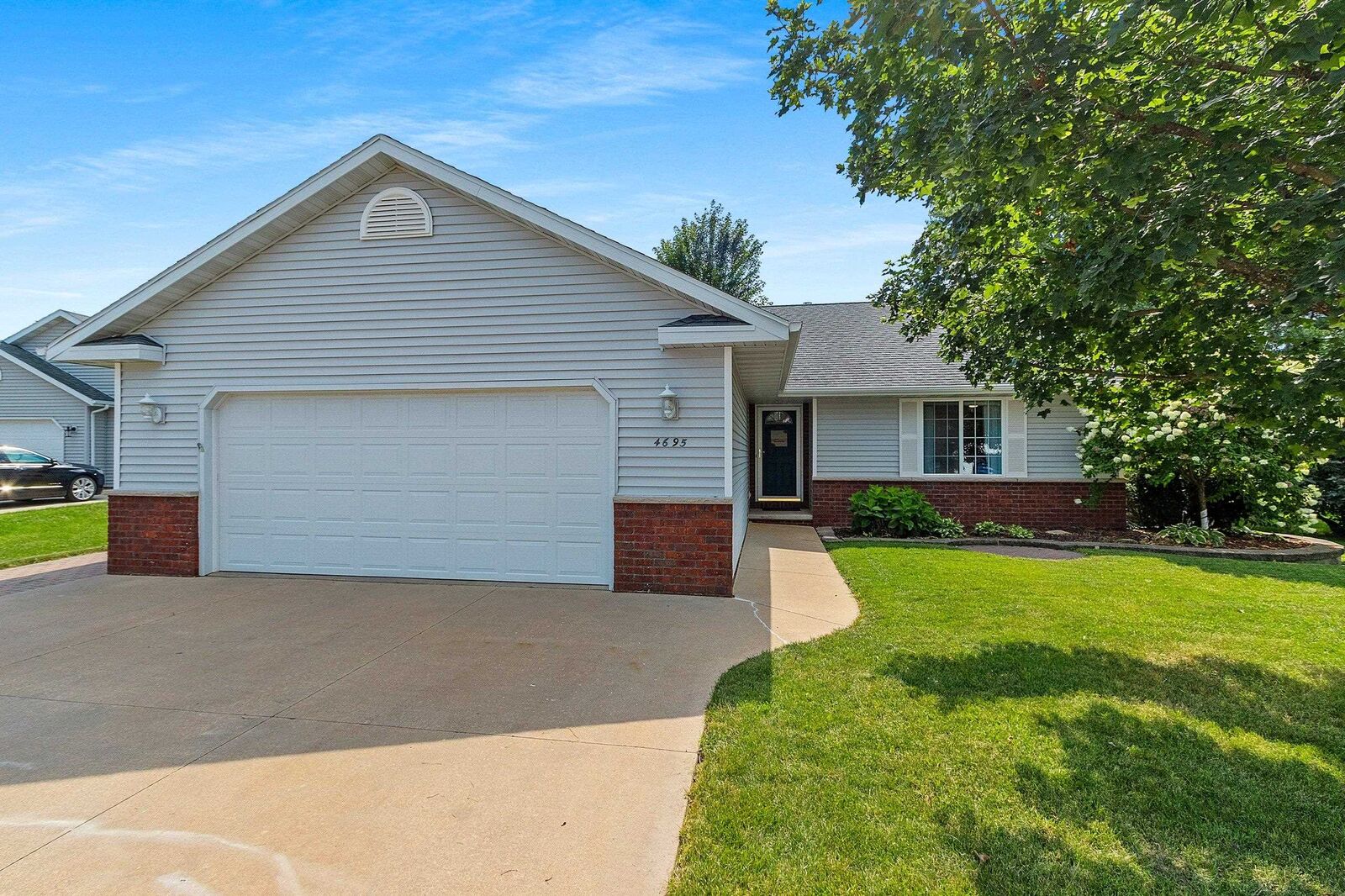 Property Photo: W4695 Parkway Court WI 54169