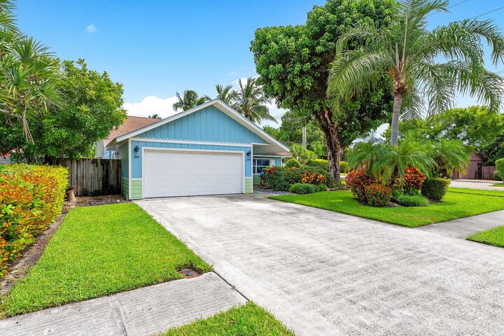 Property Photo:  801 SW 1st Court  FL 33426 