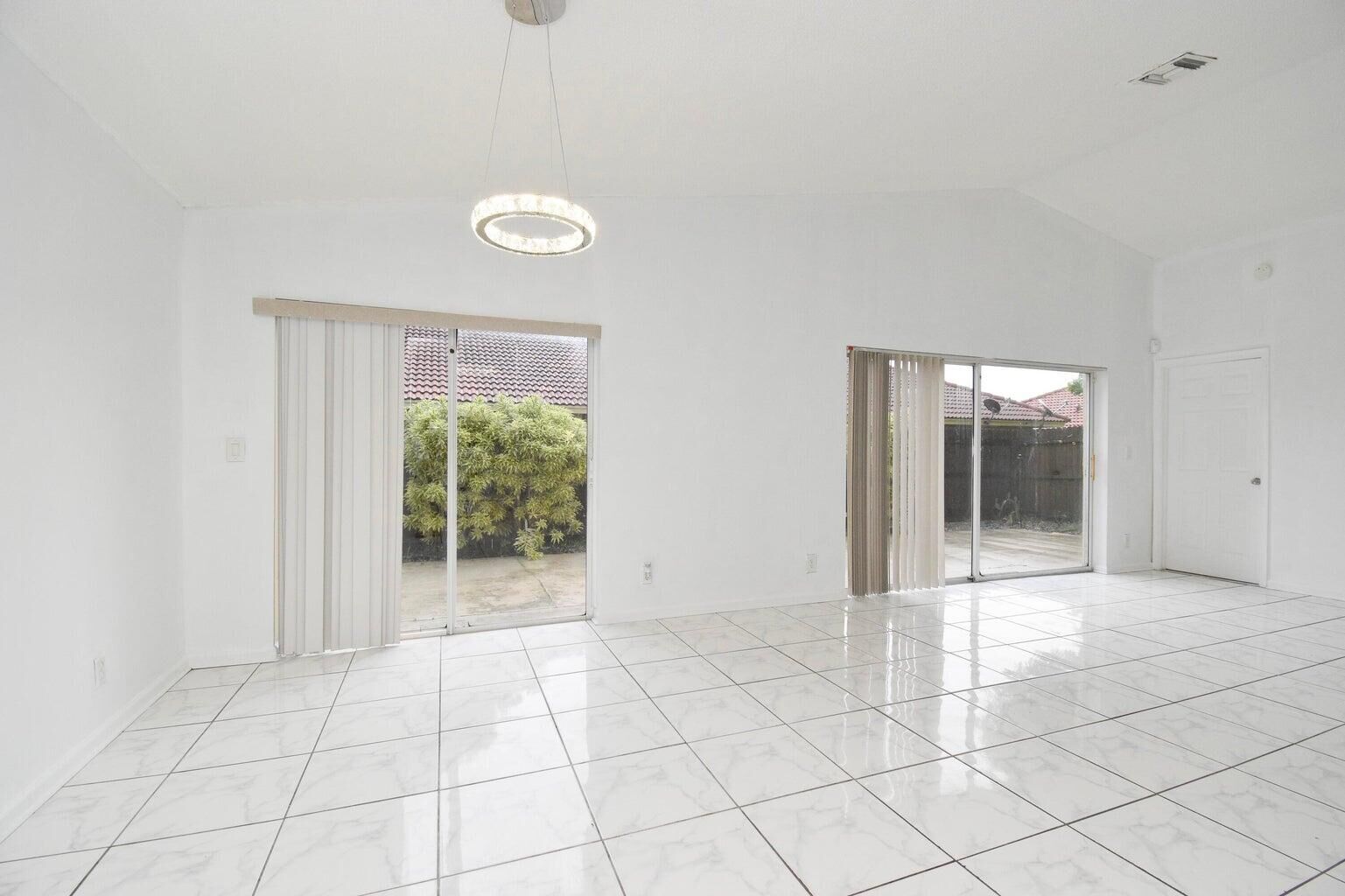 Property Photo: 1456 Waterway Cove Drive FL 33414