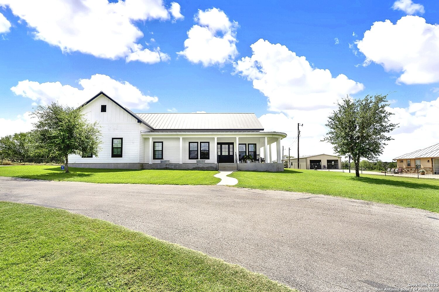 Property Photo: 149 County Road 256 TX 78114
