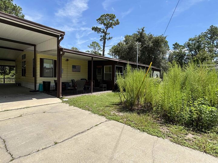 Property Photo: 206 June Ct FL 32112