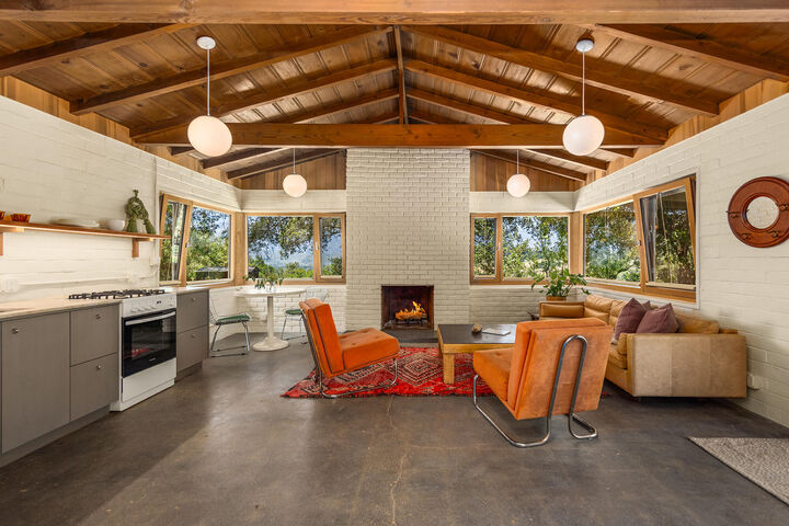 Property Photo: 313 E Villanova Road CA 93023