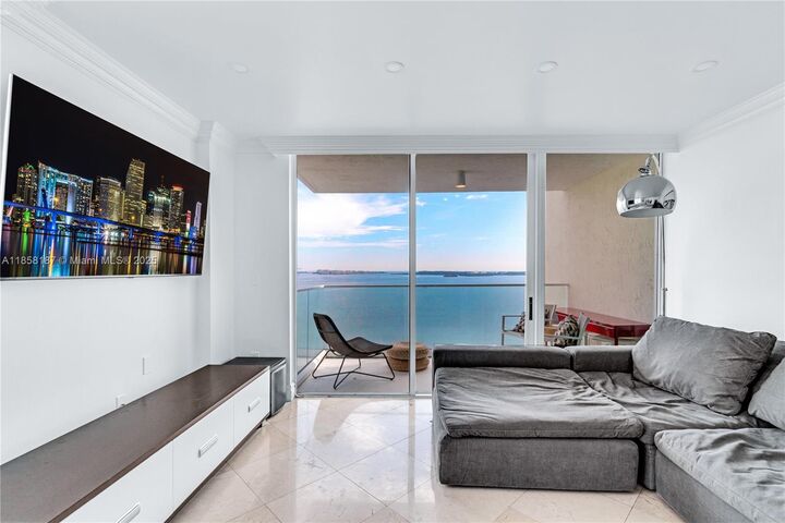Property Photo: 800 Claughton Island Dr 1601 FL 33131