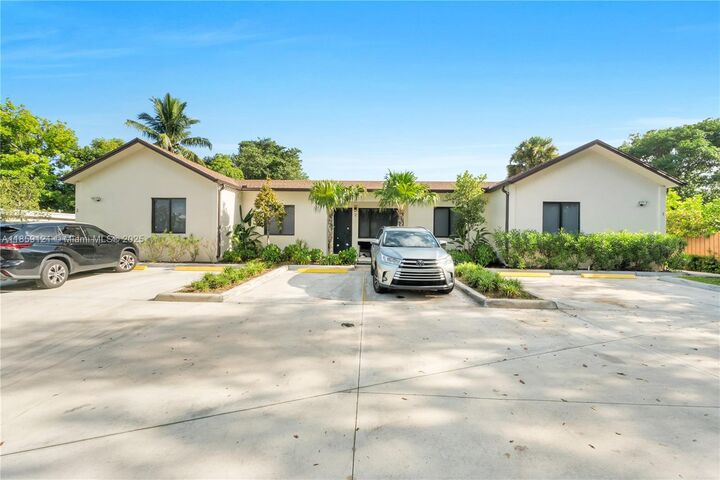 Property Photo:  5737 Cleveland St  FL 33021 