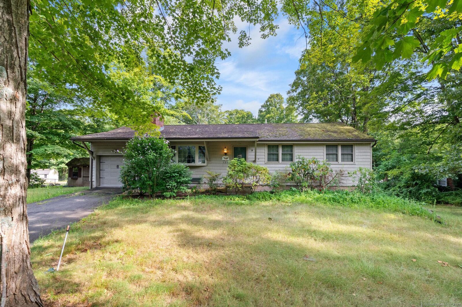 Property Photo:  123 West High Street  CT 06424 