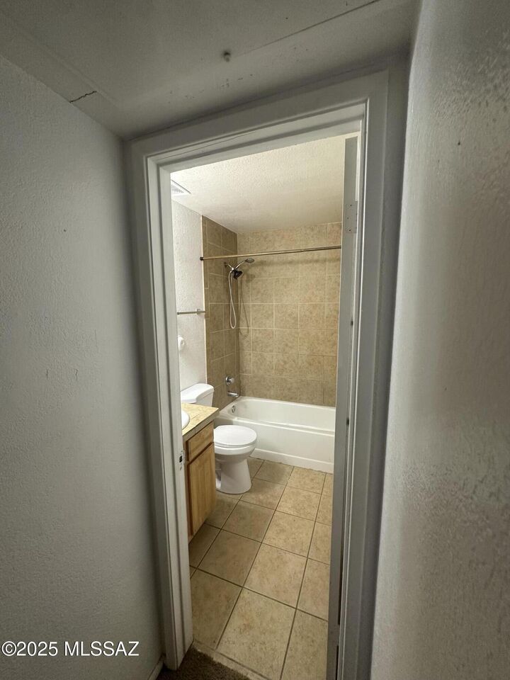 Property Photo:  1810 E Blacklidge Drive Unit912  AZ 85719 
