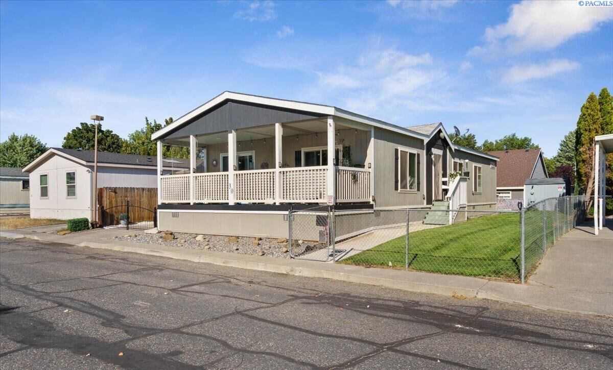 Property Photo:  30 Mercury Dr  WA 99354 