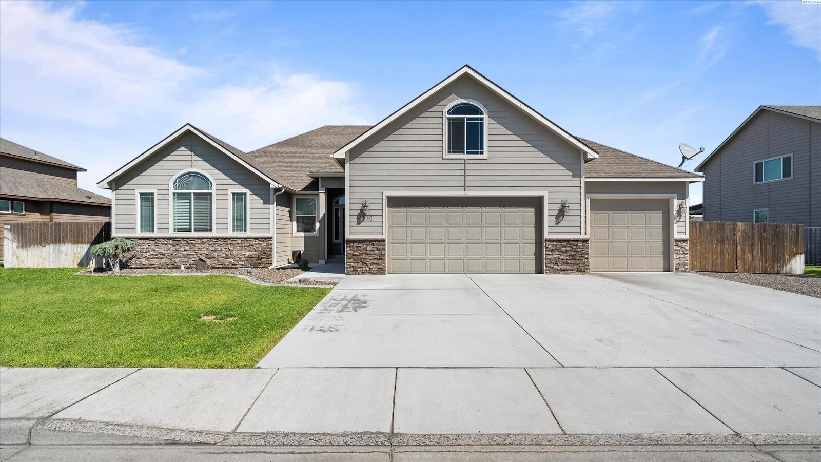 Property Photo:  6370 Cobalt Dr.  WA 99353-6404 