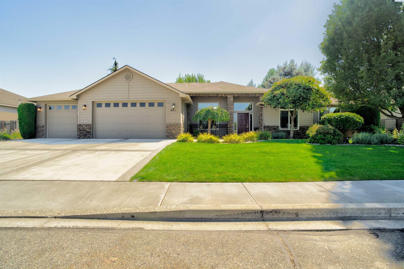 Property Photo:  481 Criterion Dr  WA 99352 
